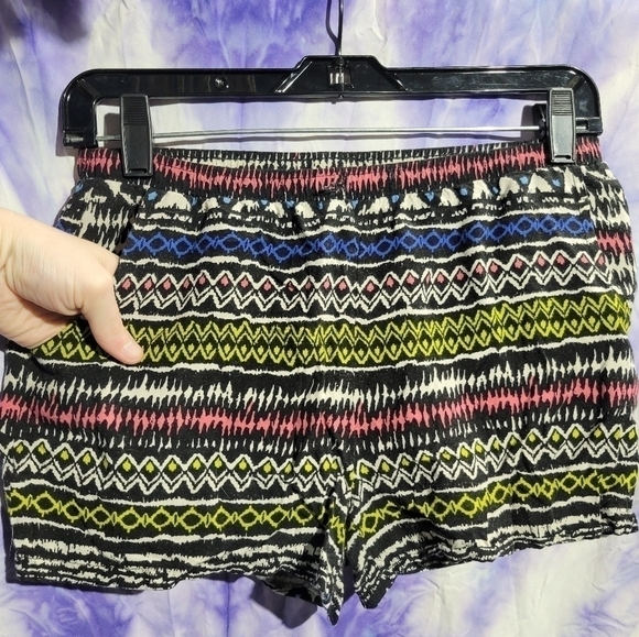 No Boundaries Womens Aztec Design Short Shorts Size Small (3-5) - Picture 3 of 6